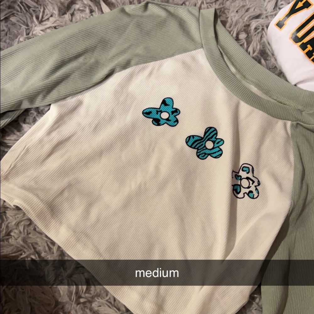 Long sleeve tee shirt cropped